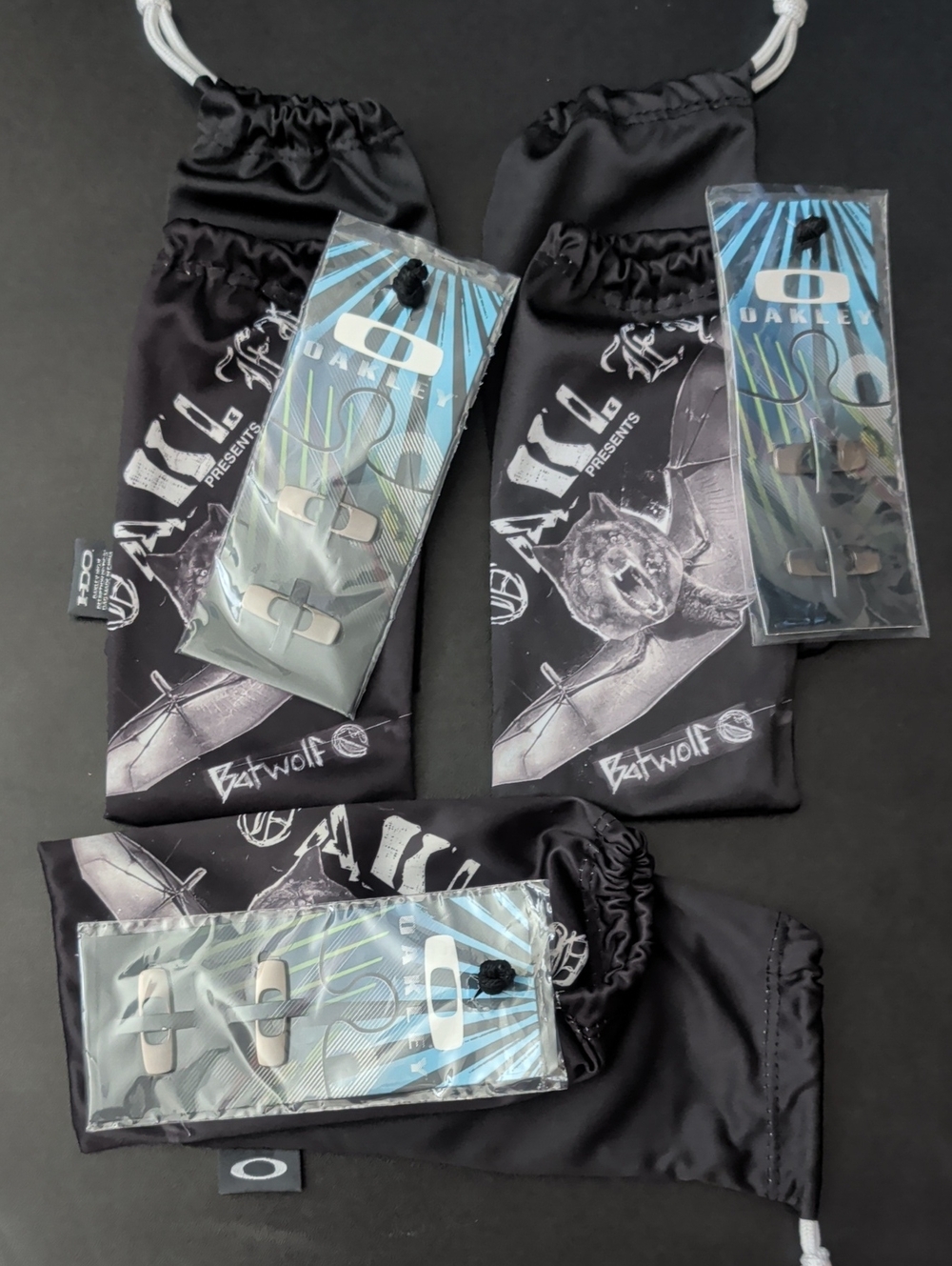 Oakley BATWOLF Cloth Case And Gunmetal Grey Icon Side Pieces